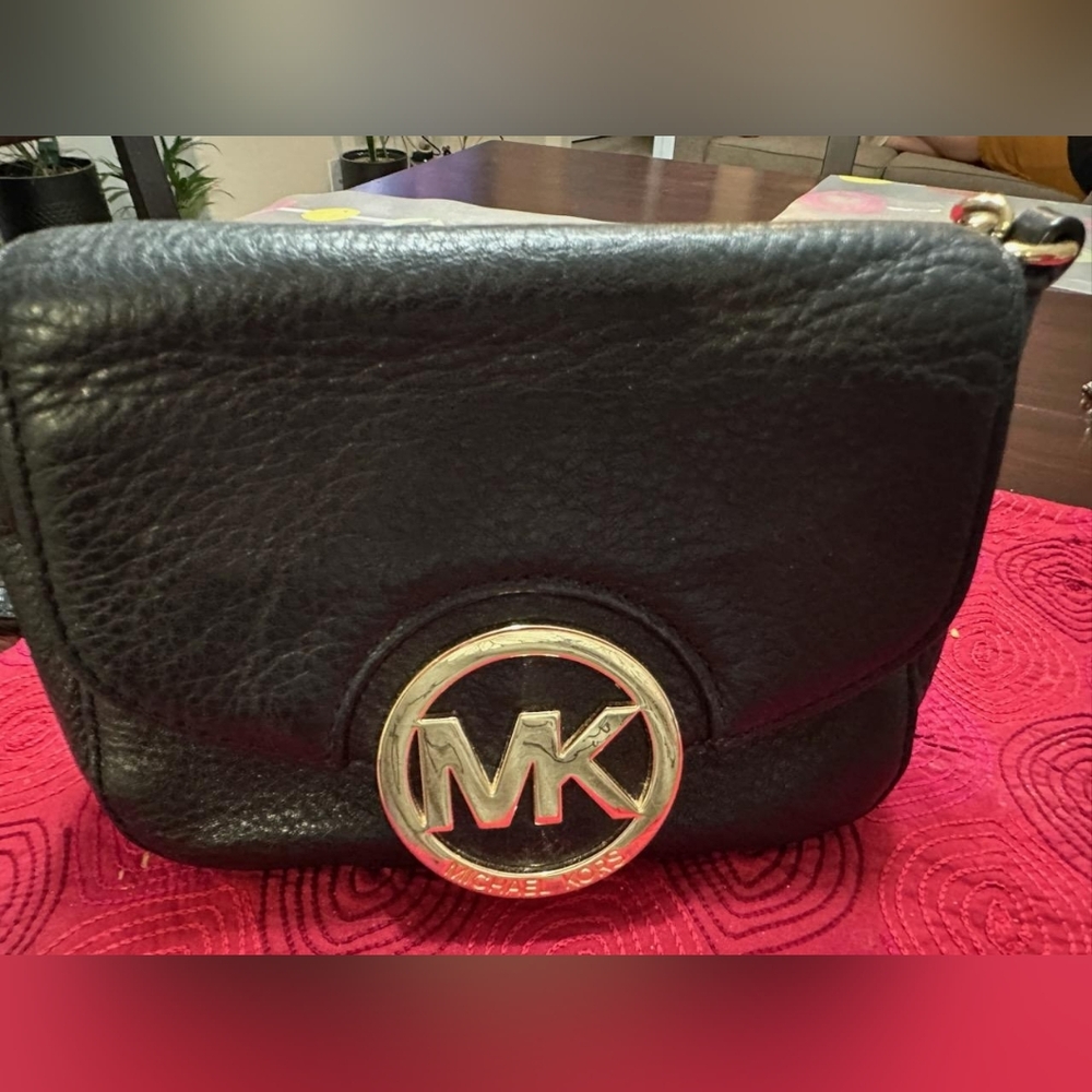 Michael Kors Fulton Small Crossbody Soft Venus Leather In Black with Gold Logo